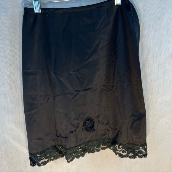 Gaymode Vintage Black Nylon Half Slip Lace Hem & Floral Detail Made in the USA M - Picture 1 of 8